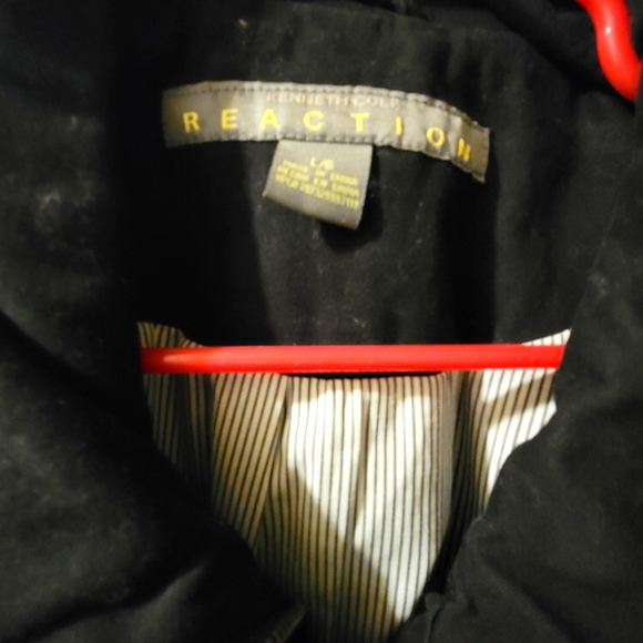 💥KENNETH COLE REACTION SIZE LARGE BLACK  JACKET W/TIE AROUND. 28 INCHES LENGTH - Picture 2 of 5